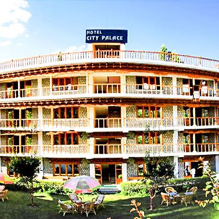 Hotel City Palace Лех Екстериор снимка