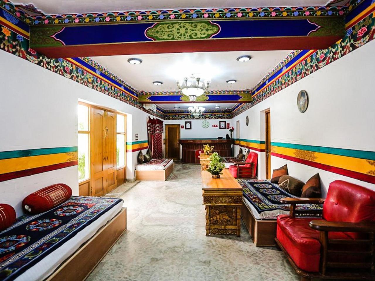 Hotel City Palace Лех Екстериор снимка