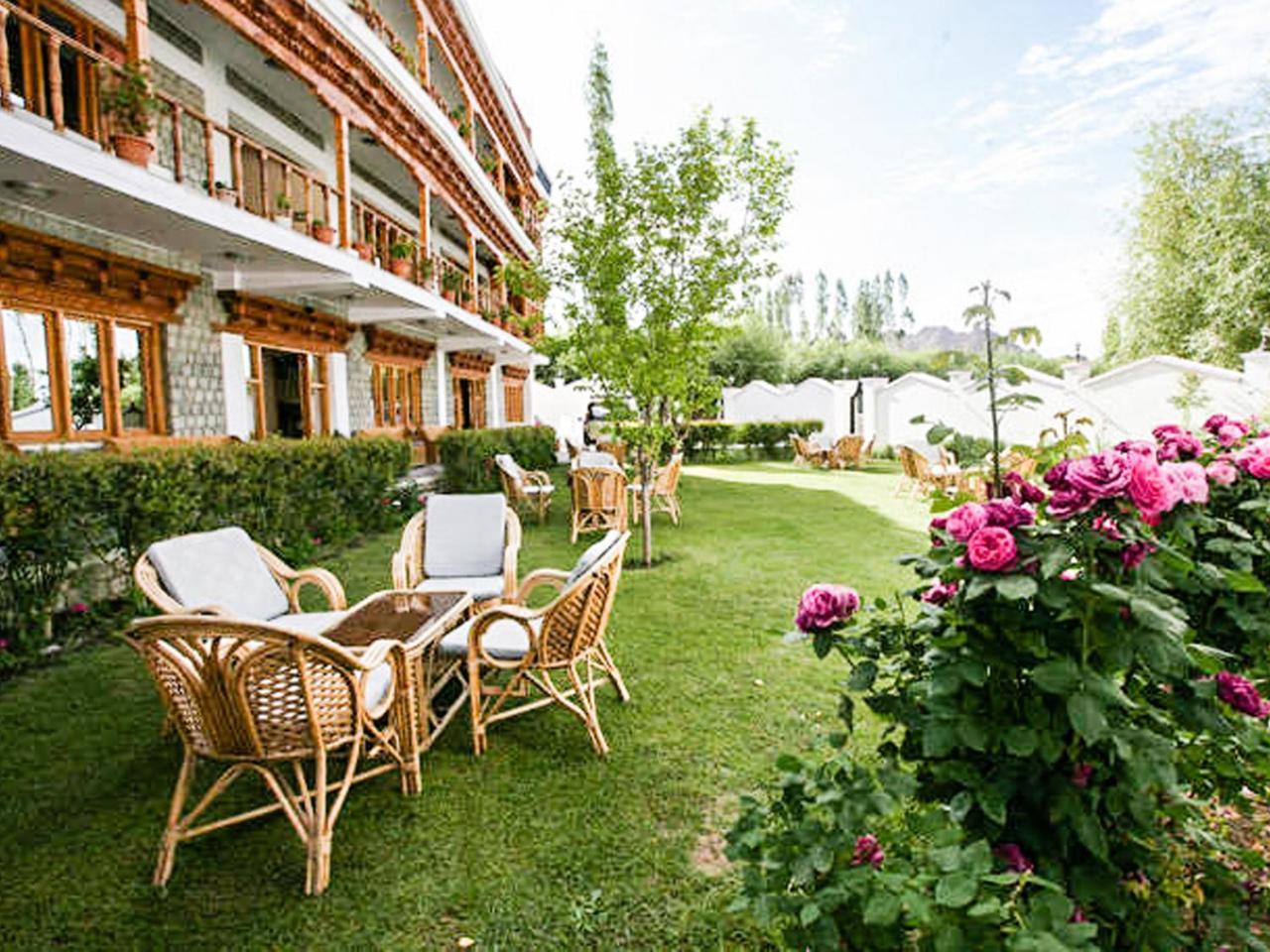 Hotel City Palace Лех Екстериор снимка