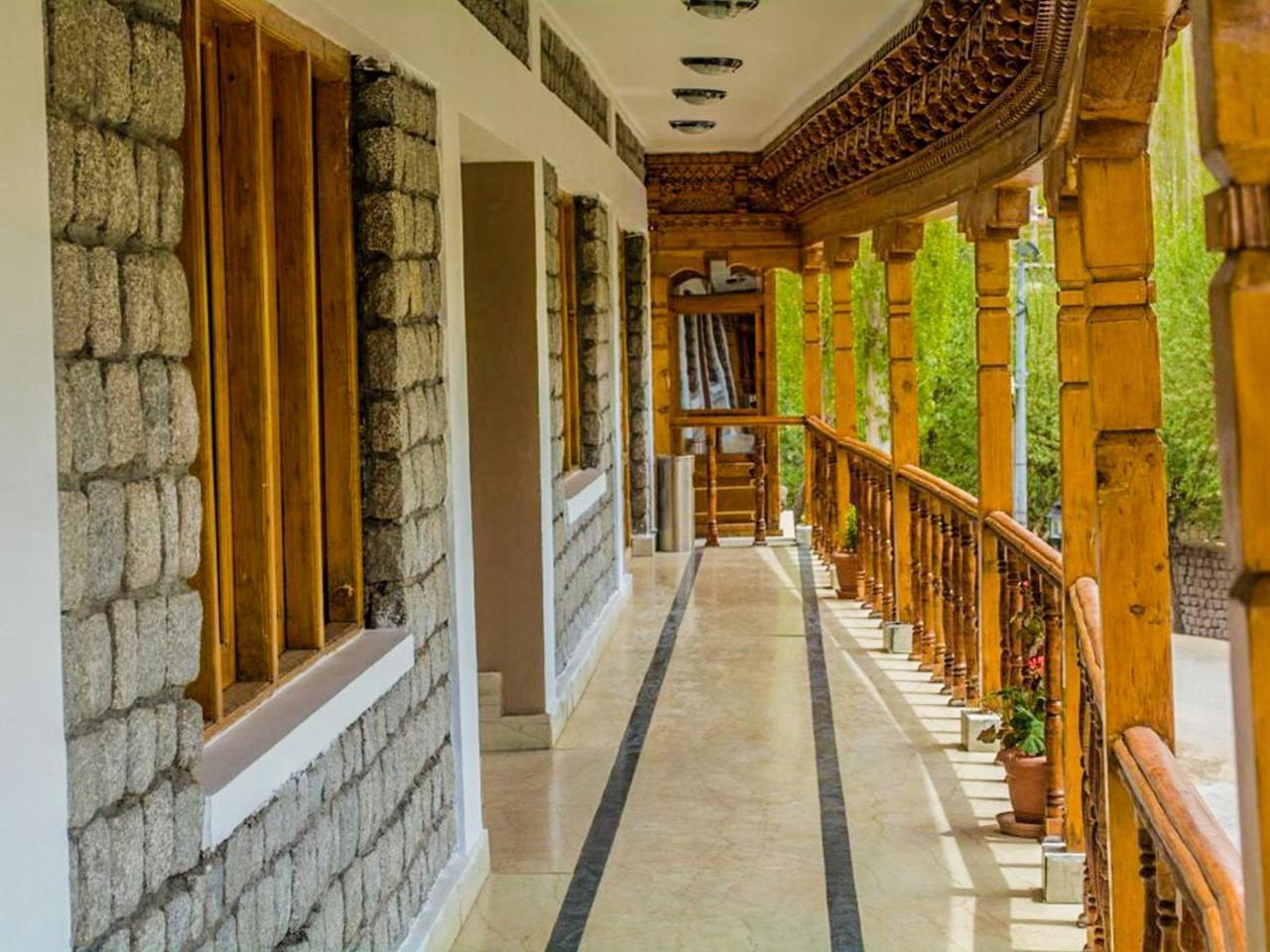 Hotel City Palace Лех Екстериор снимка
