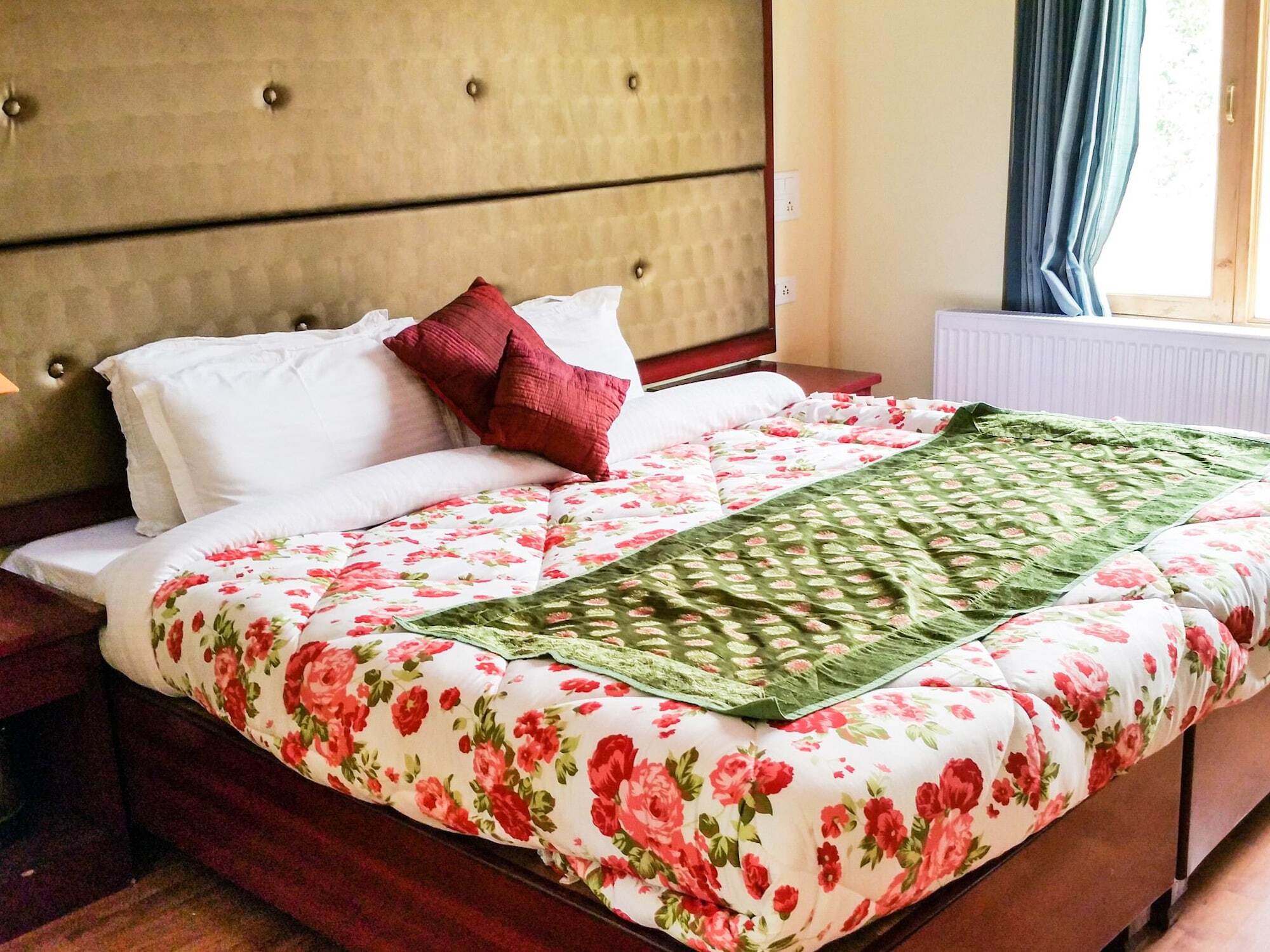 Hotel City Palace Лех Екстериор снимка